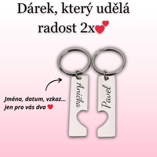 💬 Víte, že negravírujeme jen na šperky, ale i na klíčenky? A tahle dvojice je přesně ten typ dárku, který udělá radost 2×...